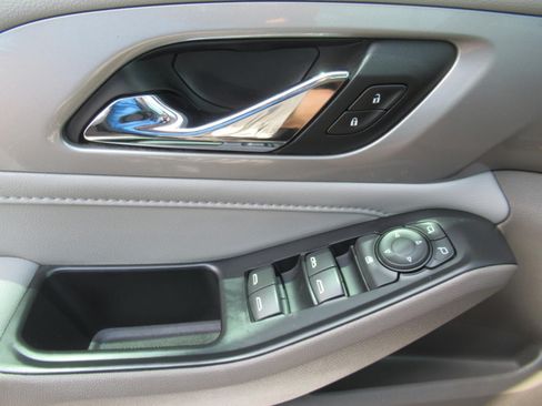Used 2021 Chevrolet Traverse LT w/ LT Premium Package FWD image 21