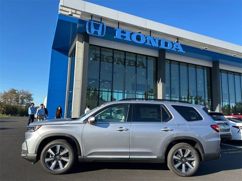 New 2025 Honda Pilot Touring image 24
