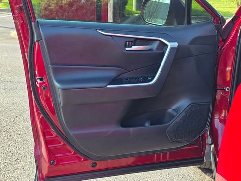 Used 2024 Toyota RAV4 XLE w/ Convenience Package AWD/4WD image 12