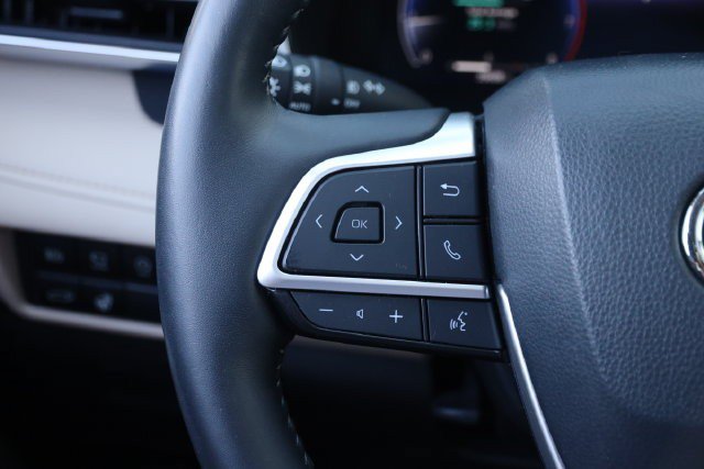 Used 2024 Toyota Highlander Platinum FWD image 14