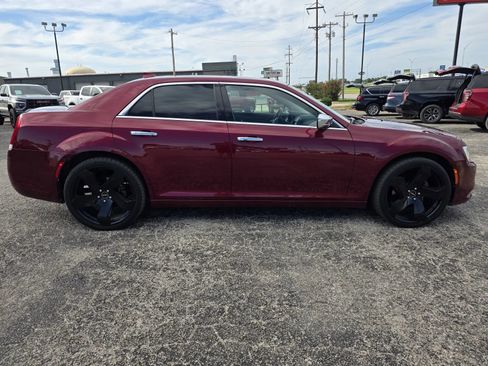 Used 2019 Chrysler 300 Limited AWD/4WD image 8
