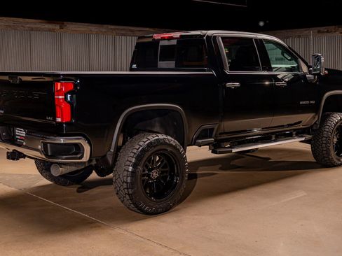 Used 2025 Chevrolet Silverado 2500 LTZ w/ LTZ Convenience Package image 10