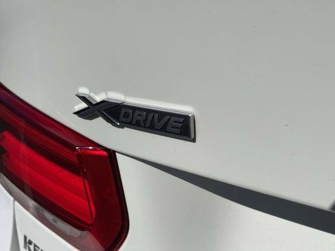 Used 2018 BMW 320i xDrive Sedan w/ Convenience Package AWD/4WD image 9