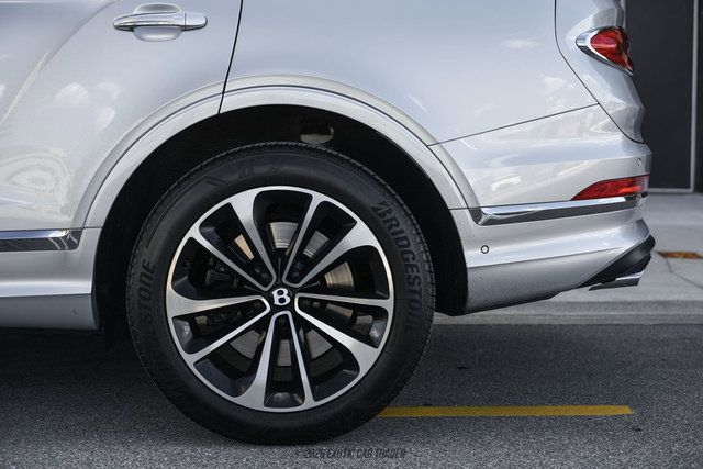 Used 2021 Bentley Bentayga AWD/4WD image 5