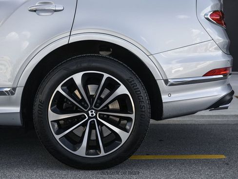 Used 2021 Bentley Bentayga AWD/4WD image 5