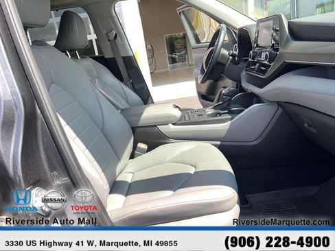 Used 2021 Toyota Highlander XLE AWD/4WD image 27