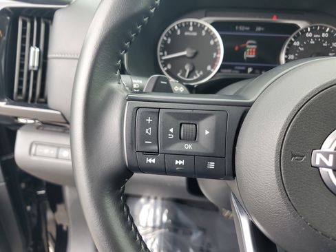 Certified 2025 Nissan Pathfinder SV w/ Black Appearance Package FWD image 22