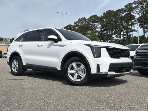 Used 2024 Kia Sorento LX FWD image 1