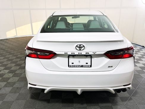 Used 2023 Toyota Camry SE FWD image 4