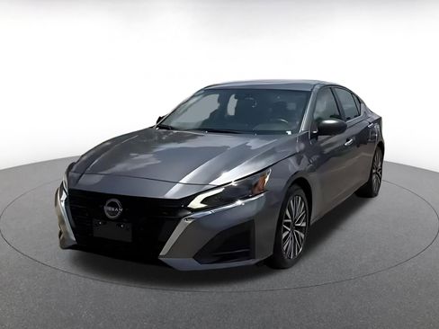 Used 2025 Nissan Altima 2.5 SV FWD image 7
