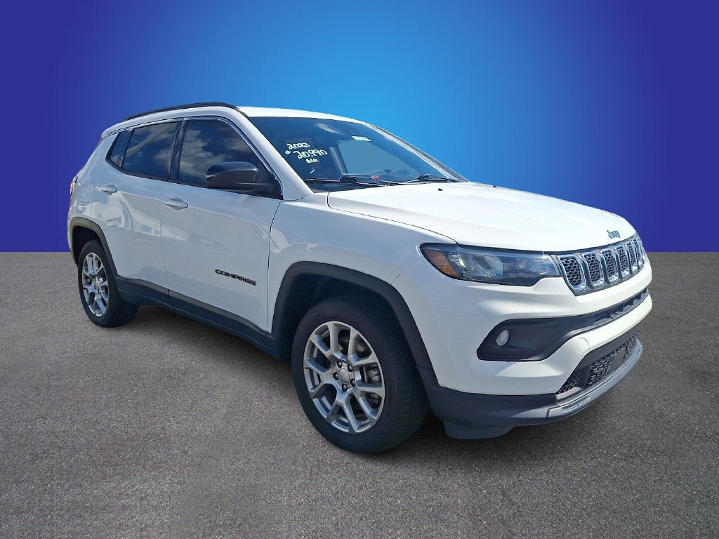 Used 2023 Jeep Compass Latitude AWD/4WD image 3