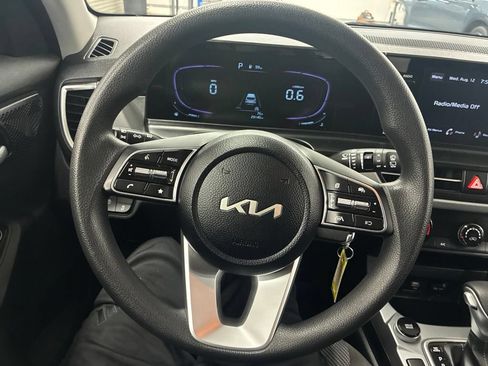 Used 2024 Kia Seltos LX AWD/4WD image 21
