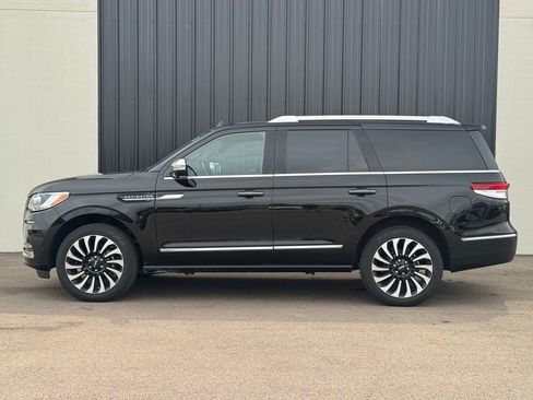 Used 2023 Lincoln Navigator Black Label image 2