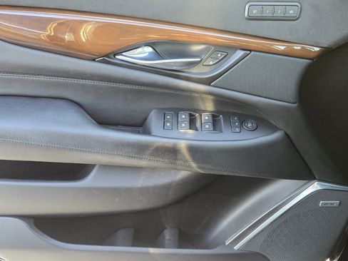 Used 2020 Cadillac Escalade Luxury image 31