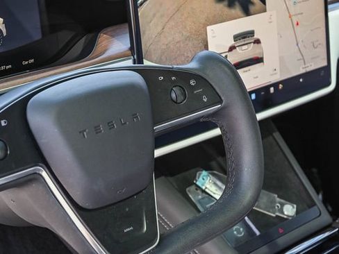 Used 2022 Tesla Model X image 26