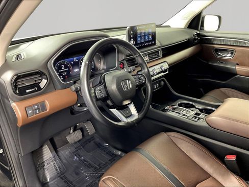 Used 2023 Honda Pilot Elite image 16