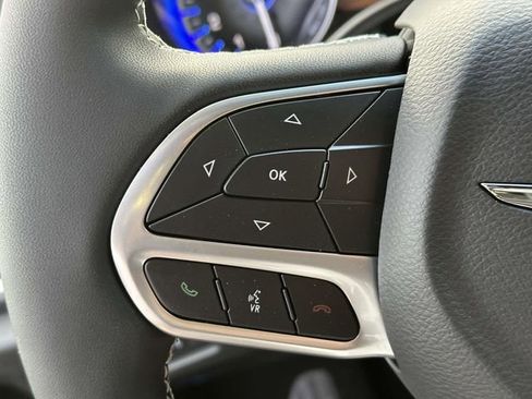 New 2026 Chrysler Pacifica Select image 4
