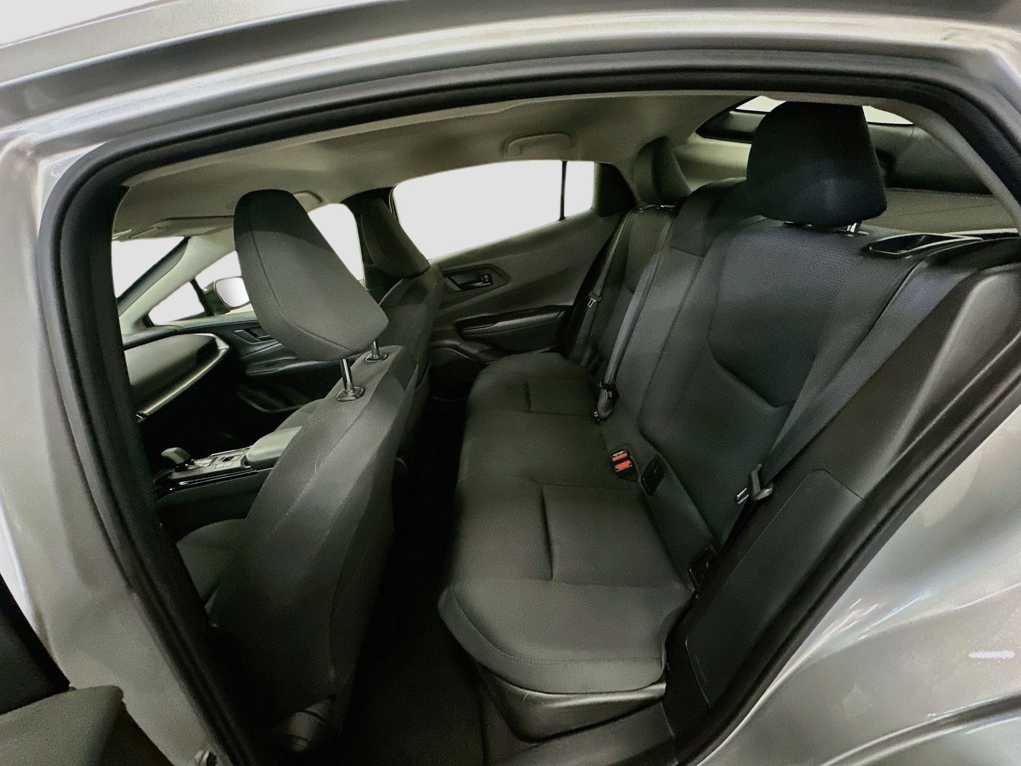Used 2025 Toyota Prius LE FWD image 29