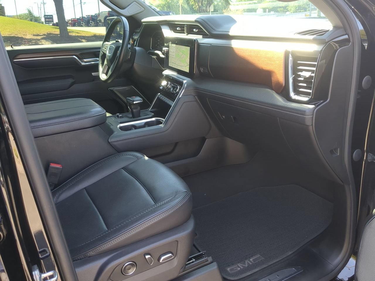Used 2024 GMC Sierra 1500 Denali w/ Denali Reserve Package AWD/4WD image 30