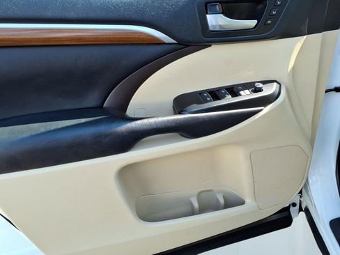 Used 2017 Toyota Highlander Limited FWD image 15