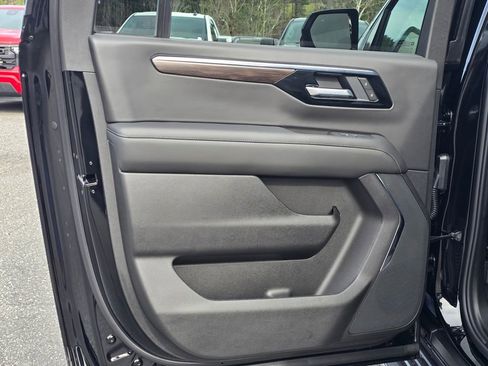 New 2026 Chevrolet Suburban LS image 36