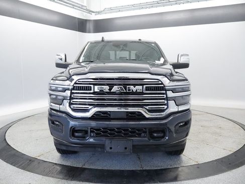 Used 2025 RAM 3500 Laramie AWD/4WD image 11