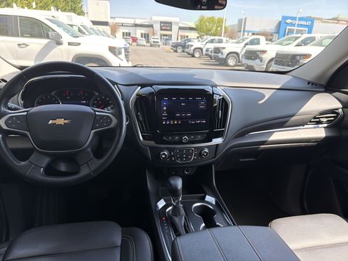 Used 2021 Chevrolet Traverse LT image 27