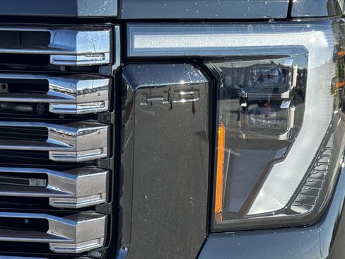 Used 2025 GMC Sierra 2500 Denali Ultimate image 6