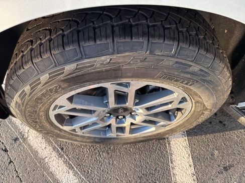 New 2026 Ford Expedition Active image 10