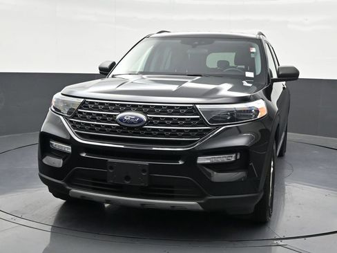 Used 2024 Ford Explorer XLT w/ Equipment Group 202A RWD image 9