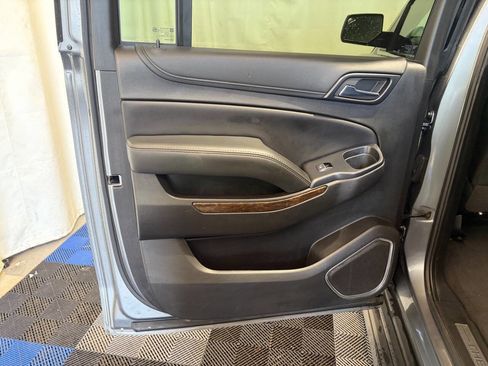 Used 2020 Chevrolet Suburban LT AWD/4WD image 9