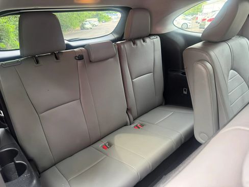 Used 2020 Toyota Highlander XLE FWD image 32