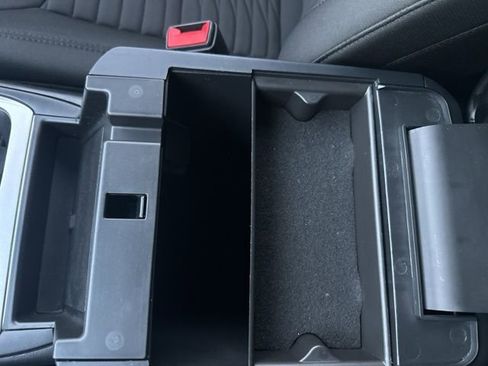 Used 2021 Ford Explorer XLT image 31