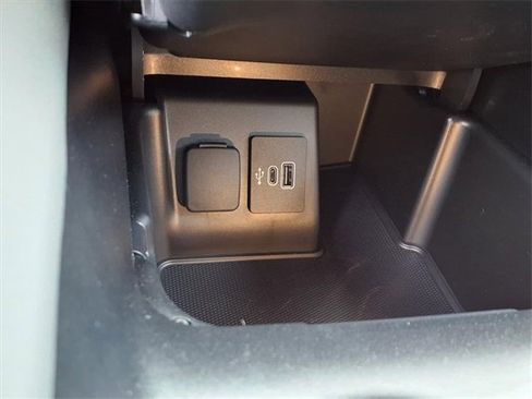 New 2025 Ford Explorer Active image 14