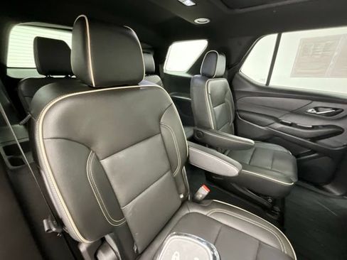 Used 2022 Chevrolet Traverse Premier w/ Redline Edition AWD/4WD image 16