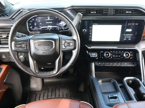 Used 2024 GMC Sierra 3500 Denali Ultimate AWD/4WD image 21