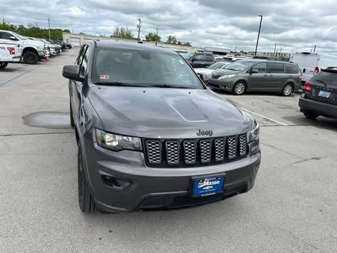 Used 2017 Jeep Grand Cherokee Altitude AWD/4WD image 24
