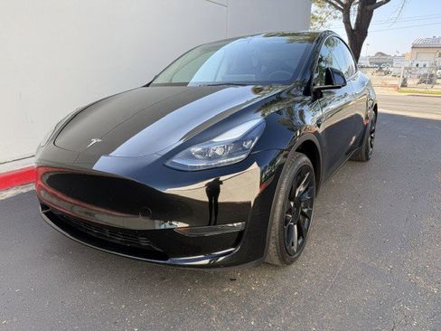 Used 2023 Tesla Model Y Long Range AWD/4WD image 1