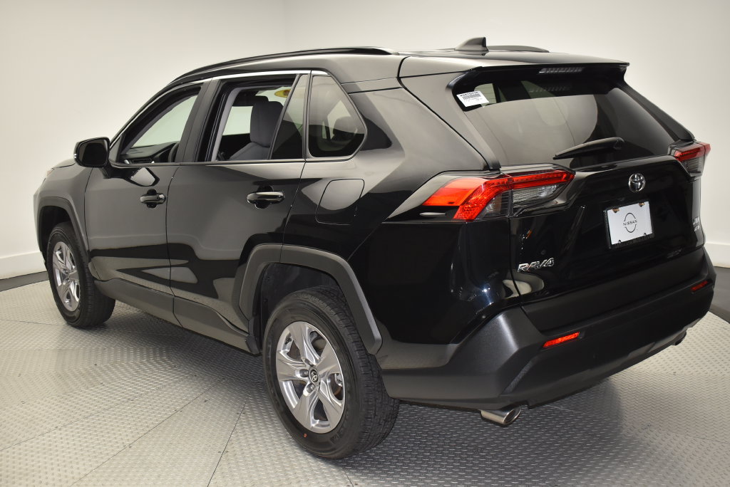 Used 2025 Toyota RAV4 XLE AWD/4WD image 7