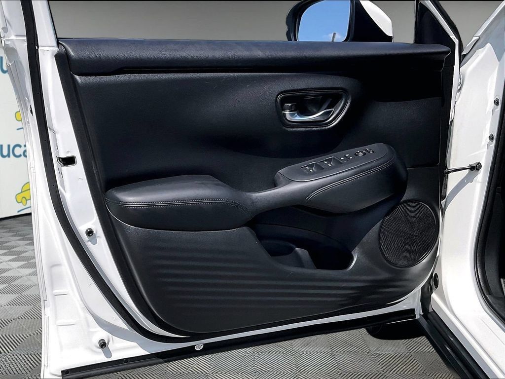 Used 2023 Honda HR-V LX image 9