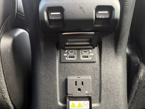 Used 2023 Jeep Wrangler Unlimited Sahara w/ Cold Weather Group AWD/4WD image 18