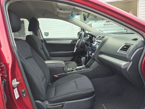 Used 2019 Subaru Outback 2.5i Premium image 11