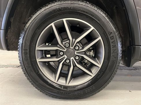 Used 2021 Jeep Grand Cherokee Limited image 41