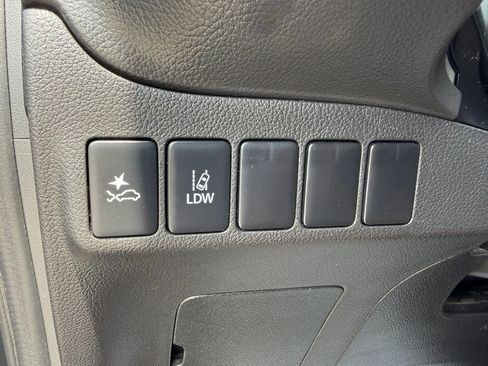 Used 2020 Mitsubishi Outlander LE AWD/4WD image 26