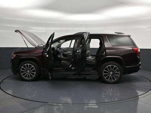 Used 2020 GMC Acadia Denali w/ Technology Package FWD image 38