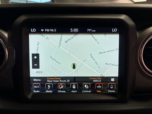 Used 2018 Jeep Wrangler Unlimited Sahara w/ Uconnect 4C Nav & Sound Group image 14