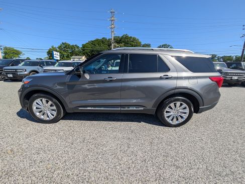 Certified 2022 Ford Explorer Limited w/ Limited Technology Package AWD/4WD image 3