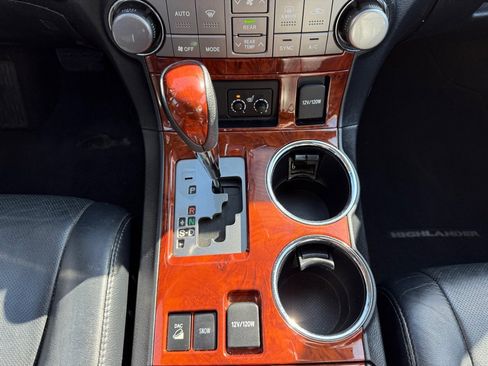Used 2013 Toyota Highlander Limited image 24