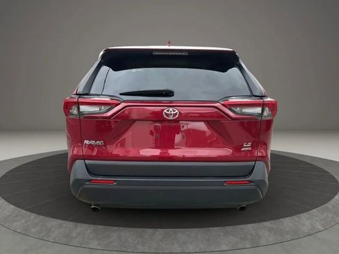 Used 2022 Toyota RAV4 LE AWD/4WD image 6