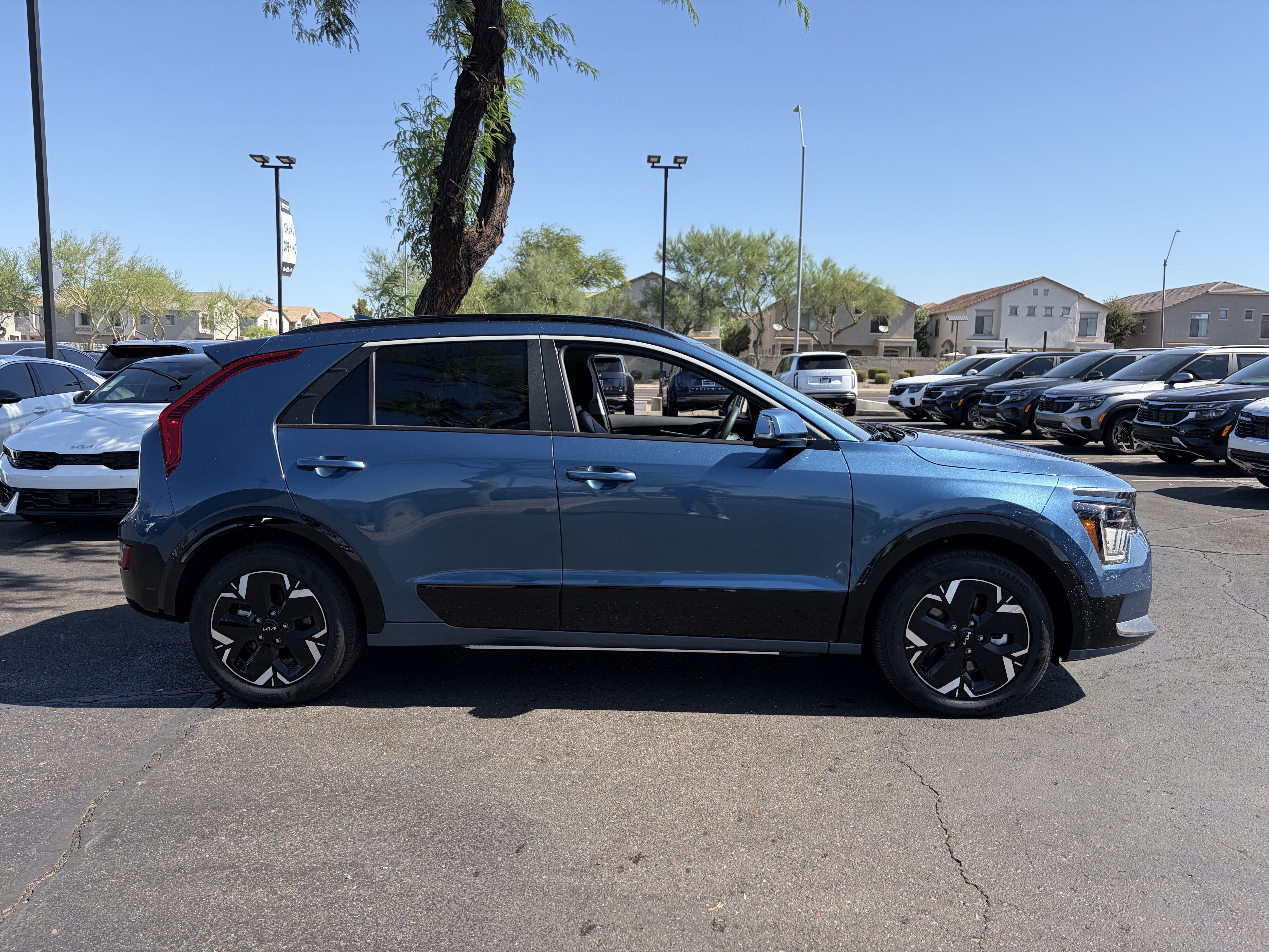 New 2026 Kia Niro Wave FWD image 2